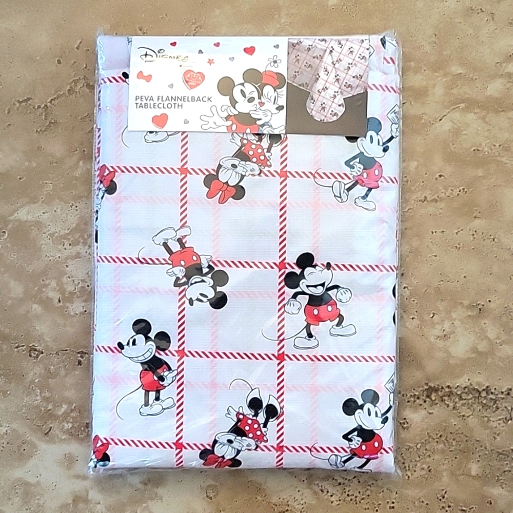 Disney Mickey and Minnie Round Tablecloth